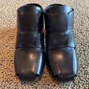 NWOT Donald Pliner Lilia Black Block Heel Mules Size 6